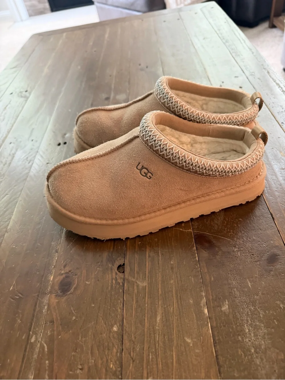 UGG Kids Slip-On Tazz Slippers in Sand Size 4